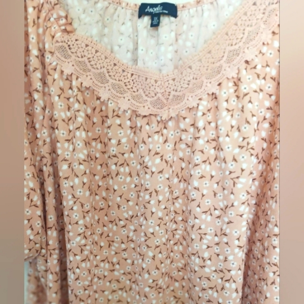 ANGELS FOREVER YOUNG Top Size 3XL Floral Boho Peasant Style Salmon Color Floral - Picture 2 of 5